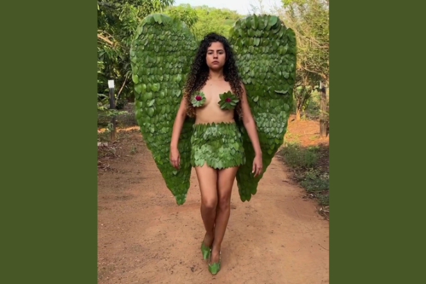 No Victoria’s Secret Rural, Alessandra Araújo encanta com um visual que mistura ousadia e sustentabilidade — projeto Non Stop.