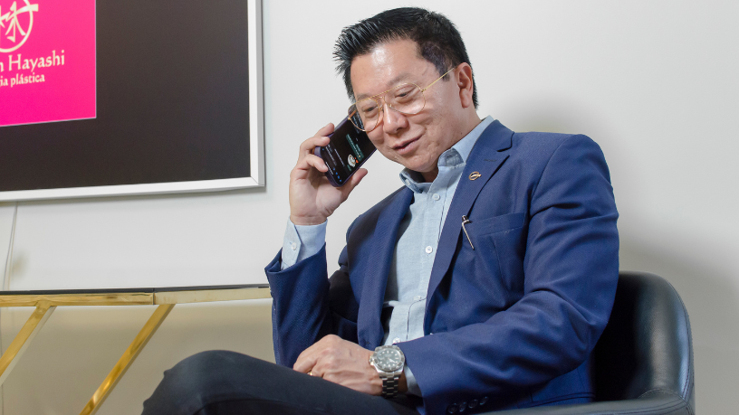 Milton Seigi Hayashi ressalta que o sucesso cirúrgico começa com a decisão responsável de quando não intervir.