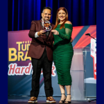 Arianna e o idealizador do prêmio, Géro Bonini (Divulgação)