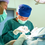 Dr. Haeckel Cabral compara prótese de glúteo e enxerto de gordura na gluteoplastia.