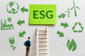 Como integrar ESG ao planejamento industrial de longo prazo, com insights de Elias Assum Sabbag Junior, para resultados sustentáveis.